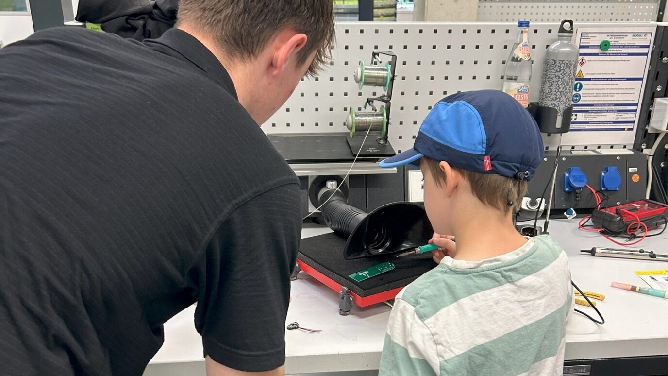 News - Nachwuchs an der Werkbank: „Technik-Camp“ für Kinder von Mitarbeitenden findet großen Anklang - elobau